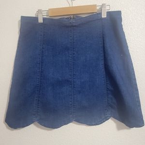 Aaron & Amber stretch jean skirt with scallop details size large